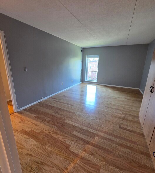 Building Photo - 50 Broadlawn Park