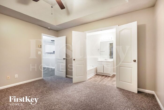 Building Photo - 916 Maple Leaf Ridge