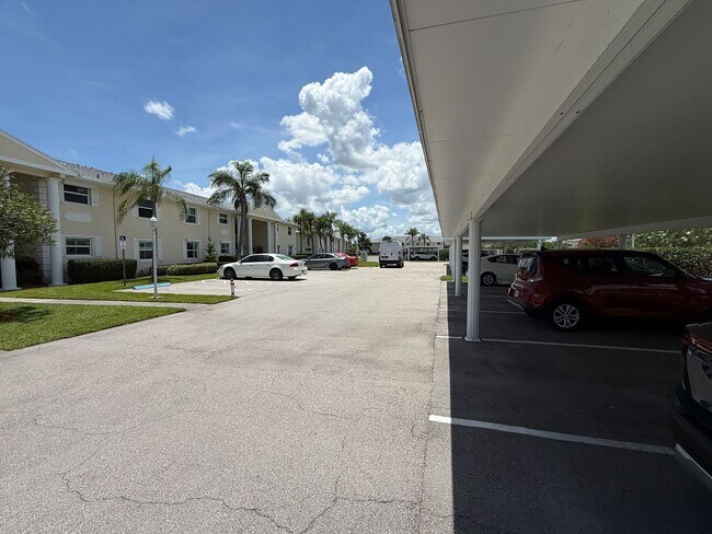 Building Photo - 675 W Lake Jasmine Cir