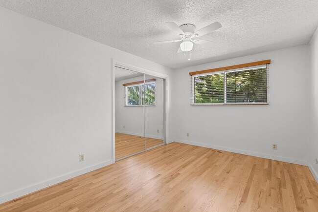 Building Photo - Home Sweet Home in Exclusive Warm Springs Mesa