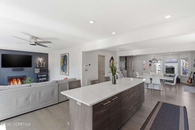 Building Photo - 619 Woodland Ave