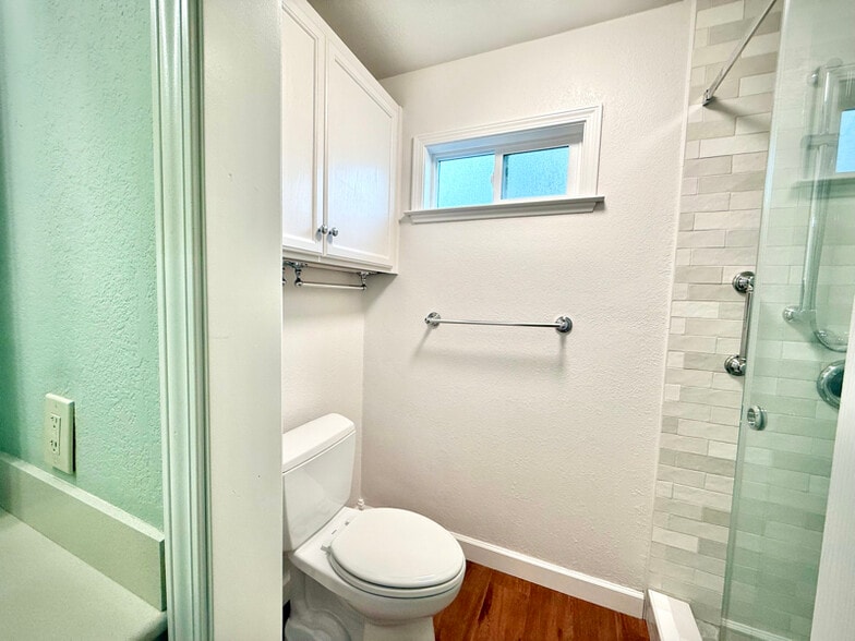 Building Photo - 1582 Calle Enrique