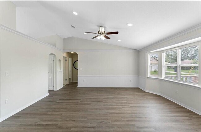 Building Photo - 613 Antelope Ln