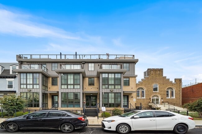 Building Photo - 625 Park Rd NW