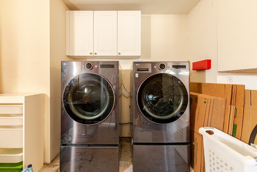 New Washer and Dryer - 199 N Lincoln Ave