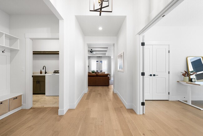 Building Photo - Helenium