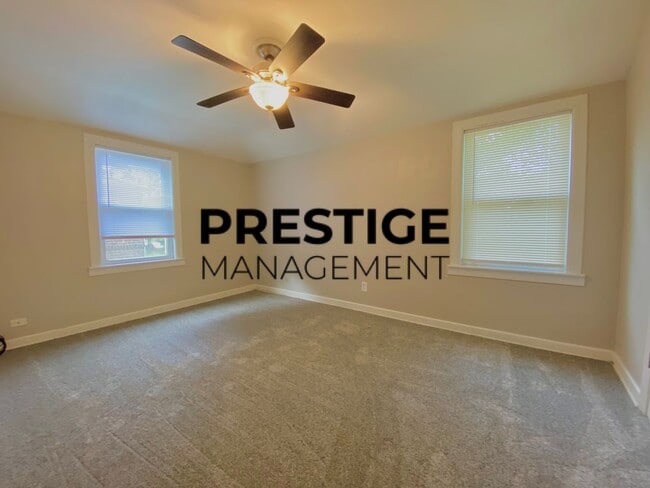 Building Photo - 2 Bed 1 Bath Town House