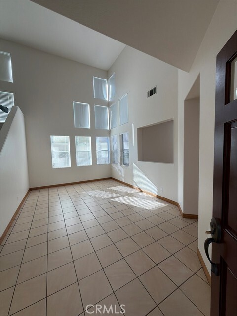 Building Photo - 17 Pastora