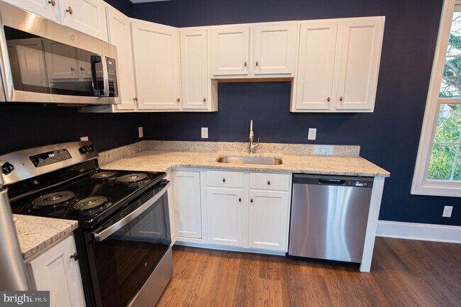 Building Photo - 106 Colonial Ct