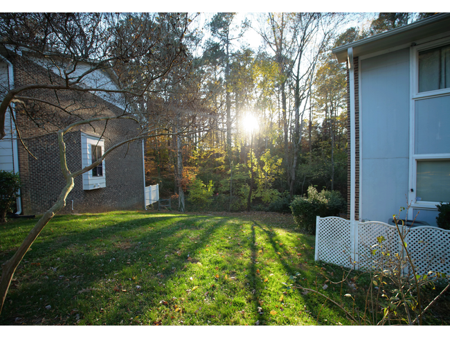 Building Photo - 5985 Dixon Dr