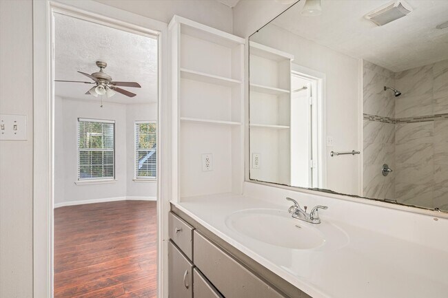 Building Photo - 32726 Riverwood Dr