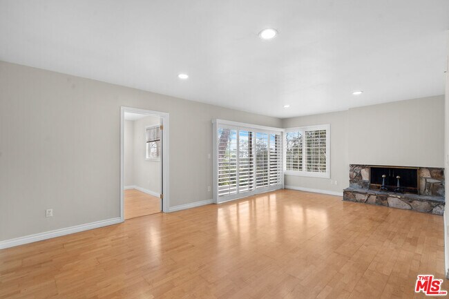 Building Photo - 9631 Crystal View Dr