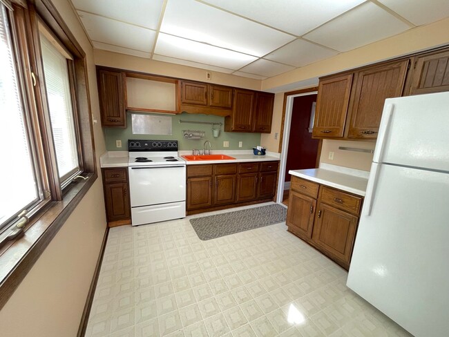 Building Photo - Available August 3rd!- Traditional Woodland 3 Bed 1 Bath w/ Deck & Garage