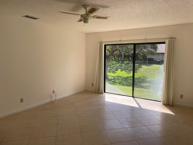 Building Photo - 420 Ashwood Pl