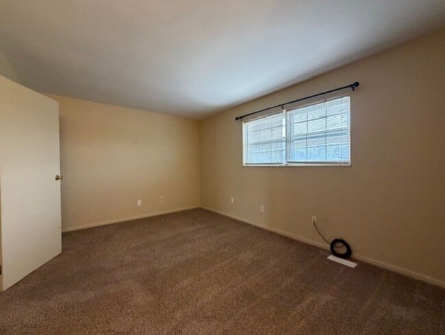 Building Photo - 6881-6887-6887 Emerald Ave