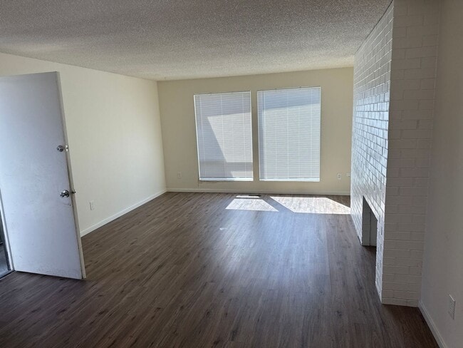 Building Photo - 2-Bed, 1-Bath Duplex, Mount Vernon