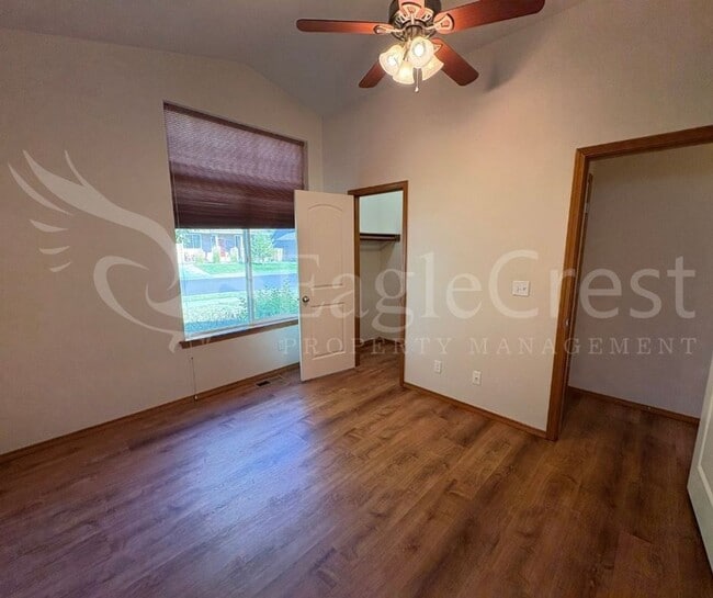 Building Photo - Three Bedroom, Two Bathroom House in Chape...