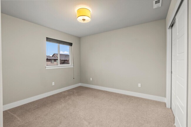 Building Photo - Backyard Putting Green + Outdoor Fireplace | Comfortable Puyallup Rental