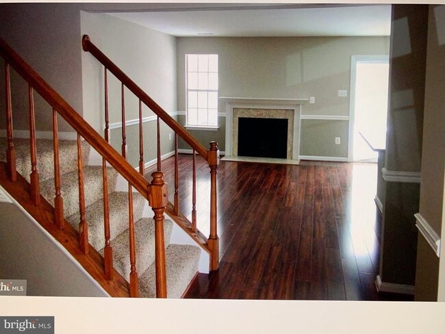 Building Photo - 910 Wind Ridge Dr