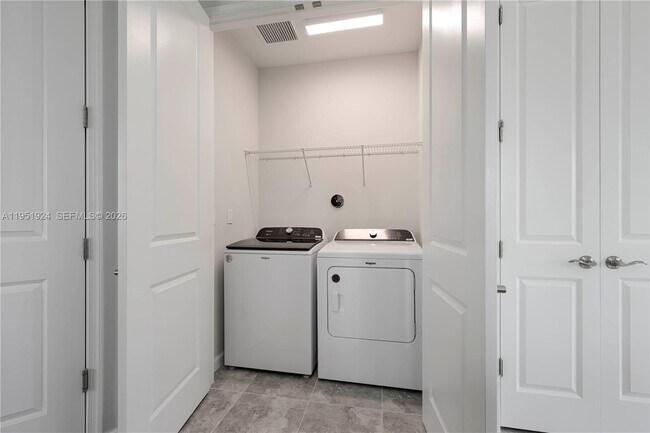 Building Photo - 5120 Willow Crk Dr