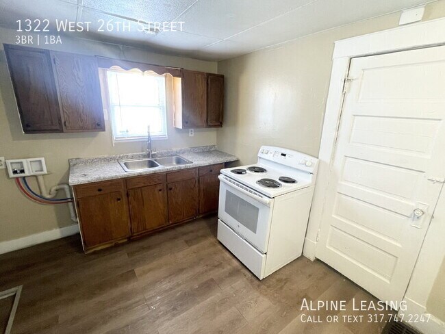 Building Photo - 1322 W 26th St