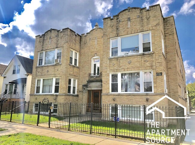 Building Photo - 5041 W Dickens Ave