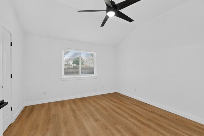 Building Photo - Gem In Flower Mound Waiting On You!!!