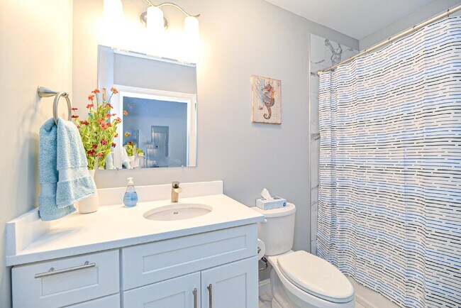Building Photo - Gorgeous 2 bedroom very spacious condo at ...