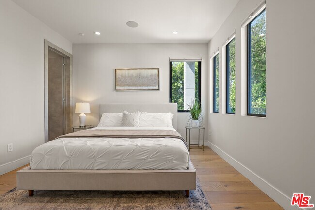 Building Photo - 13812 Cumpston St