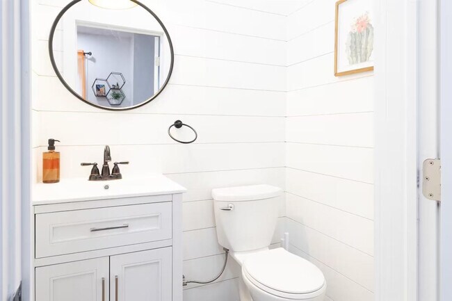 Building Photo - 10628 Lee Ave