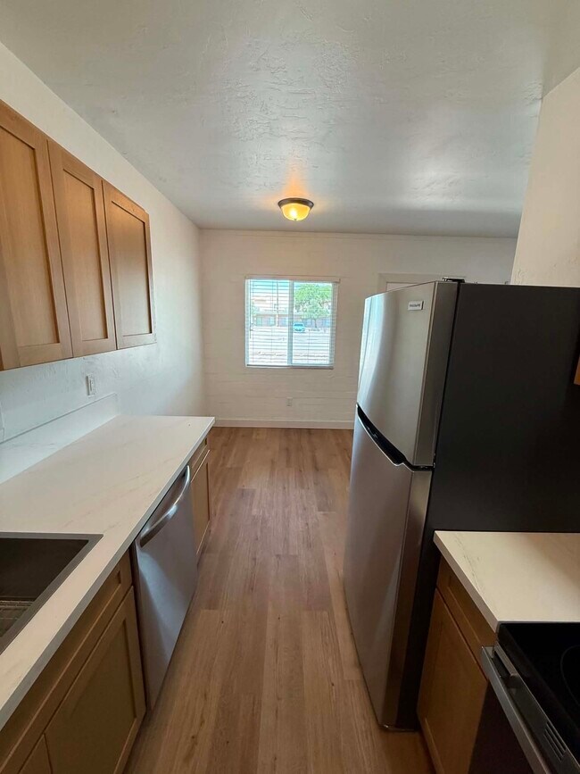Building Photo - 1518 E Hedrick Dr