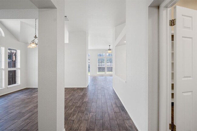 Building Photo - 119 Tanner Cir