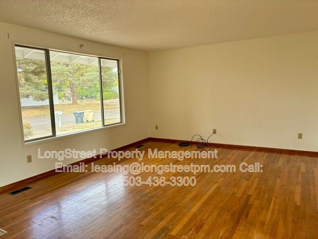 Building Photo - 310 NE Cambridge Cir