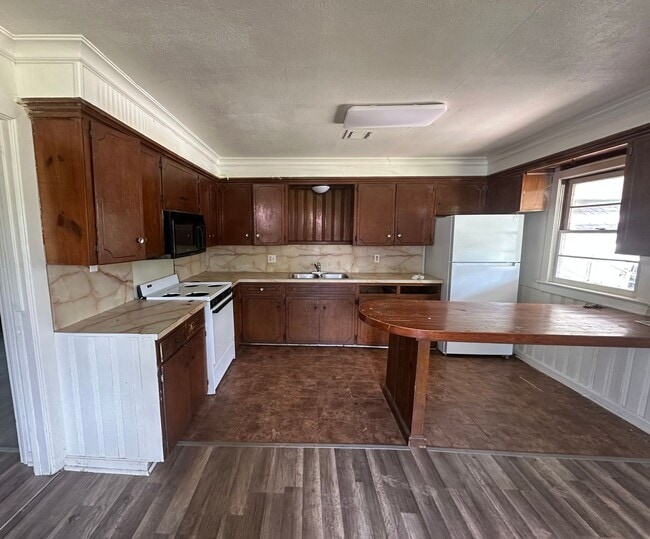 Building Photo - Completely Renovated 2-bedroom home in Laf...