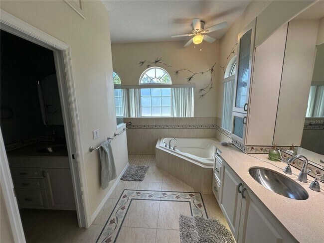 Building Photo - 4727 Spinnaker Dr