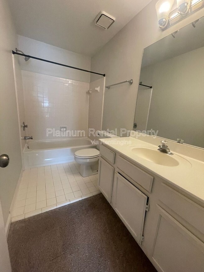 Building Photo - 940 Club Chase Ct