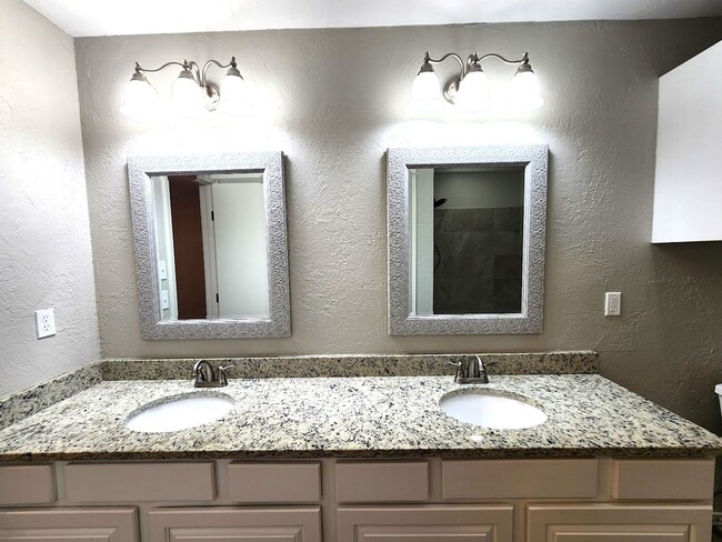 Building Photo - 3 Bed 2 Bath Home-Choctaw Trails Sec I Addition