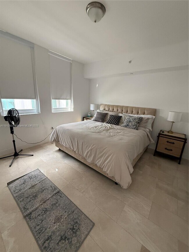 Building Photo - 4100 Salzedo St