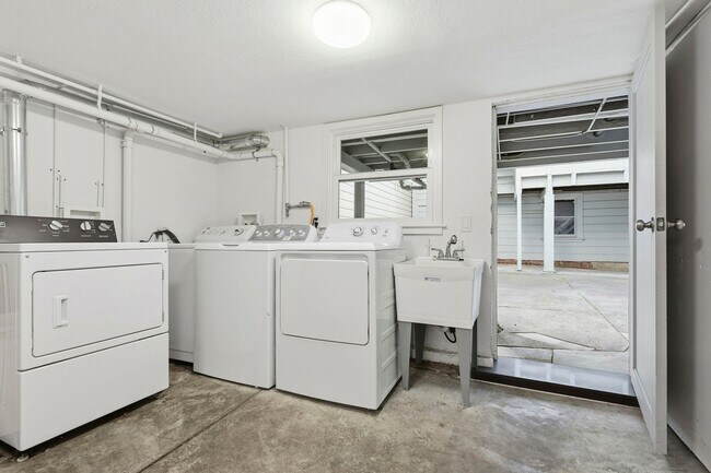 Building Photo - Magnolia Street 43-45