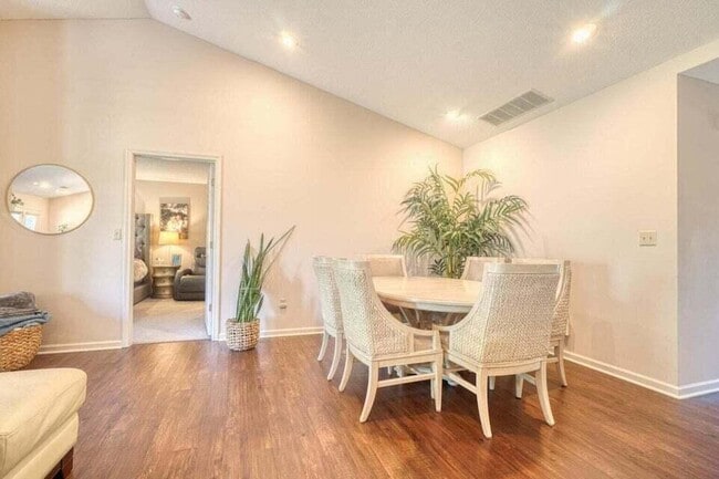 Building Photo - 3636 Augusta Dr