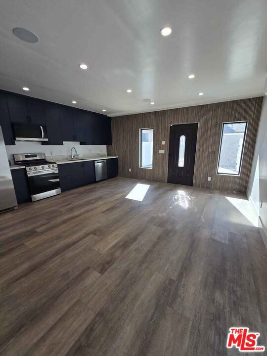 Building Photo - 14121 Califa St