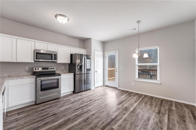 Building Photo - 6601 SW Chestnut Hill Rd