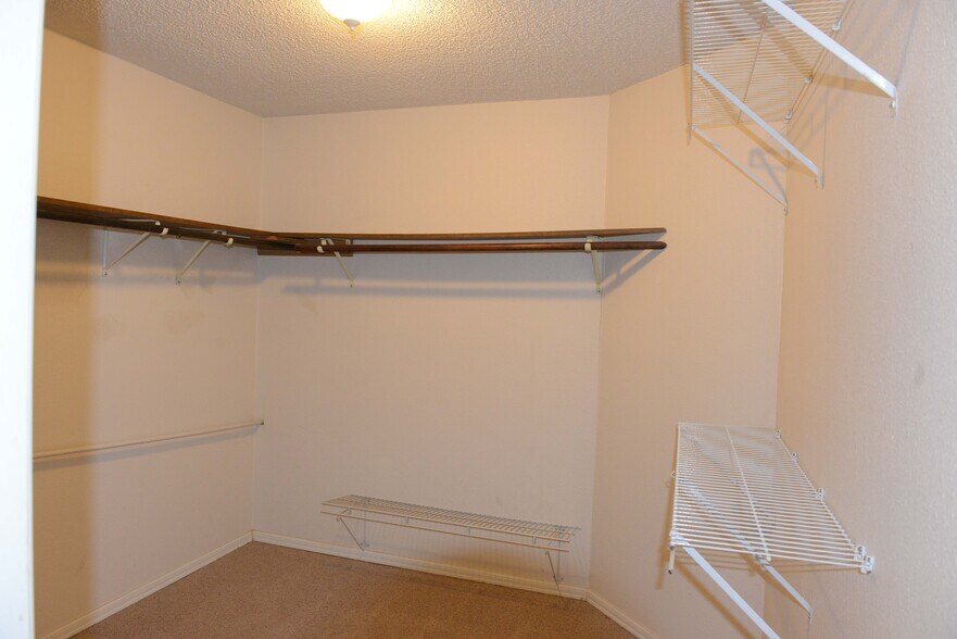 Master Walk in Closet - 11430 99th Pl NE