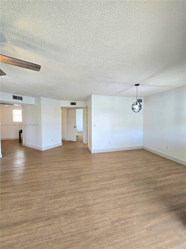 Building Photo - 2510 SE 19th Pl