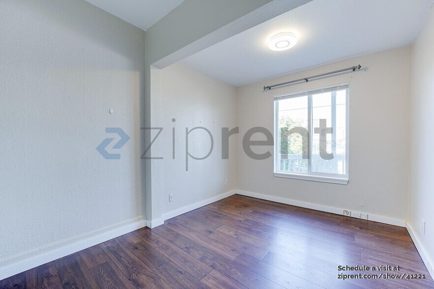 Building Photo - 4321 5th Ave NE