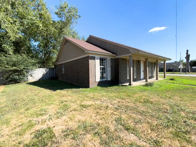 Building Photo - 6959 Tulip Trail Dr