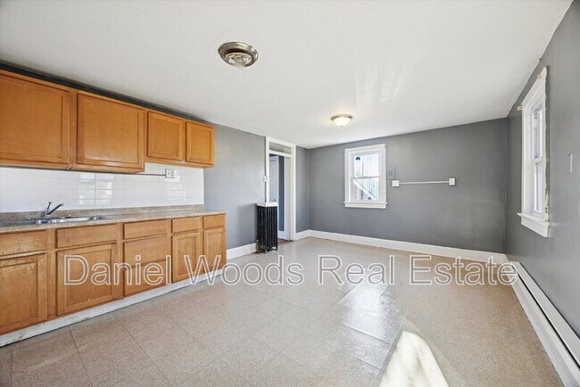 Building Photo - 330 Kerlin St