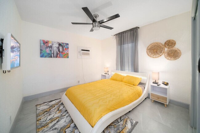 Building Photo - 1416 NE 9th St