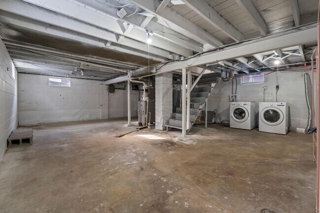 Building Photo - 1914 N Euclid Ave