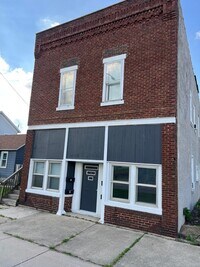 Building Photo - 590 E Division St